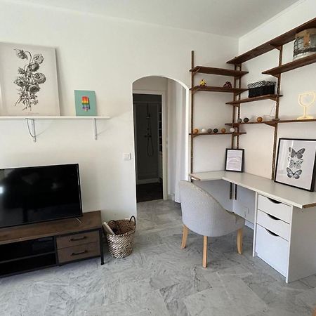 Bright Flat Near To The Beach & Harbor 생로랑뒤바르 외부 사진