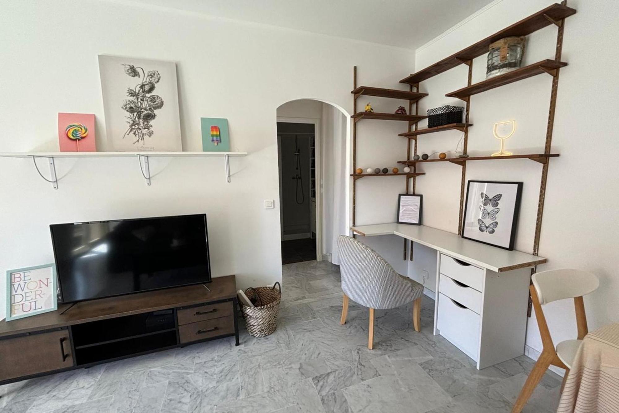 Bright Flat Near To The Beach & Harbor 생로랑뒤바르 외부 사진