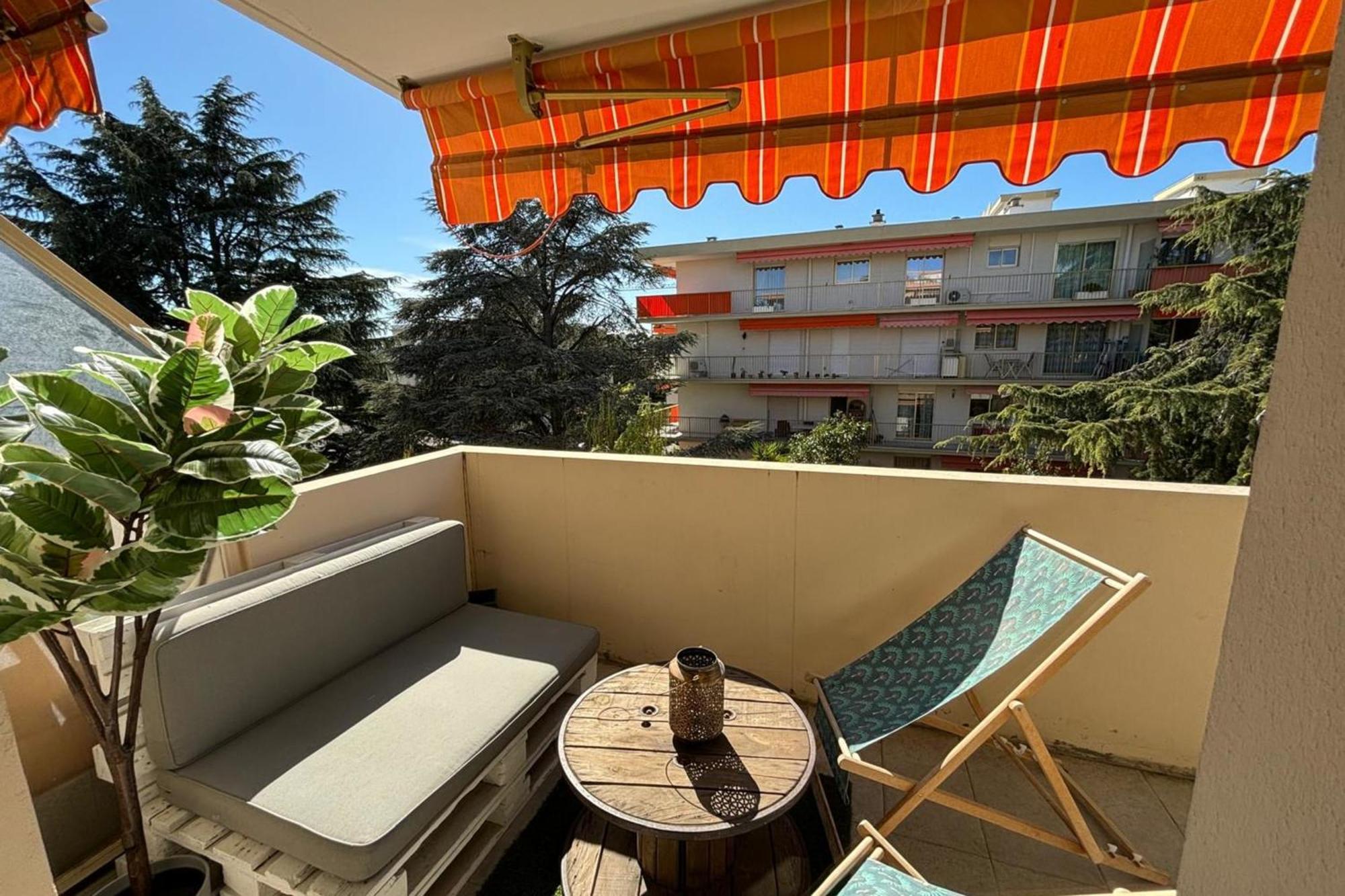 Bright Flat Near To The Beach & Harbor 생로랑뒤바르 외부 사진